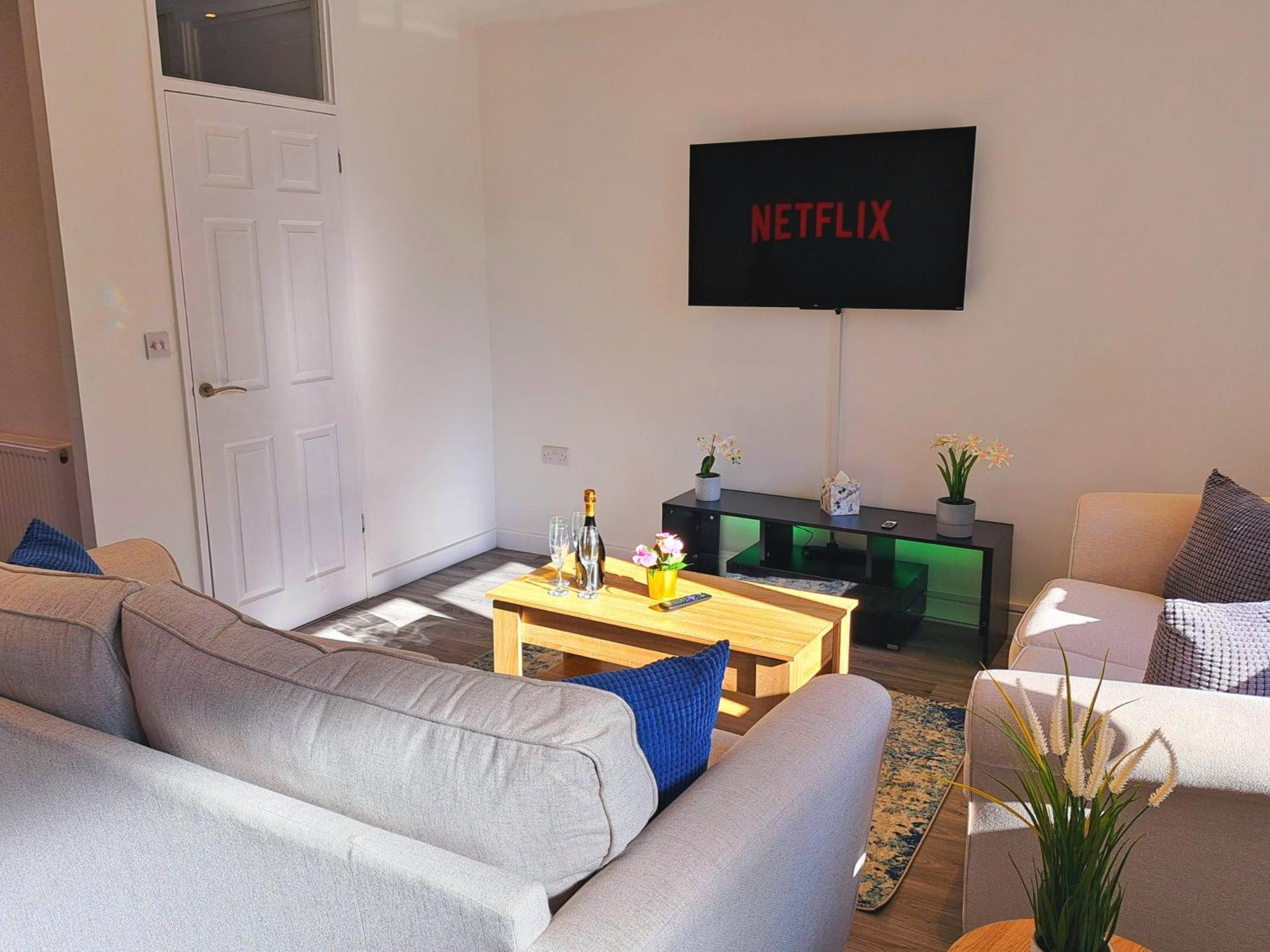 Cozy, Charming 3-Bedroom Home In Chester- Free Parking- Sleeps Up To 6 Exteriér fotografie
